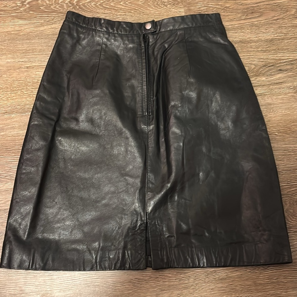 women’s black leather skirt - Picture 2 of 3